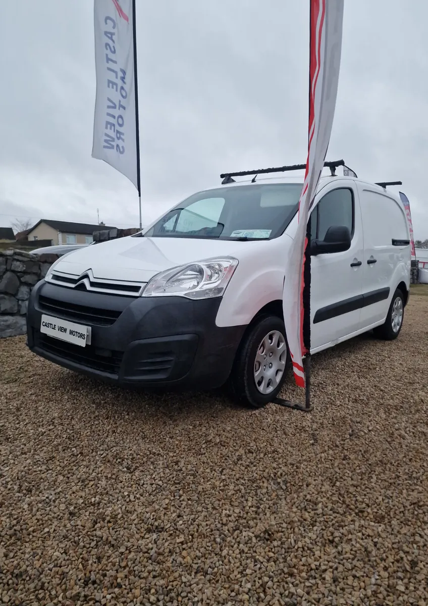 17 Citroen Berlingo 1.6 diesel New doe - Image 4