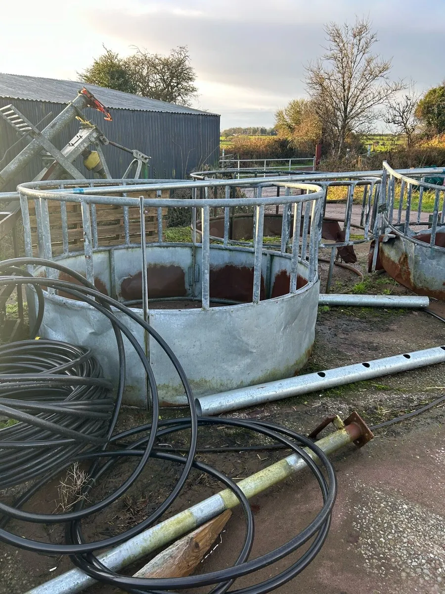 Barriers round feeders troughs - Image 2