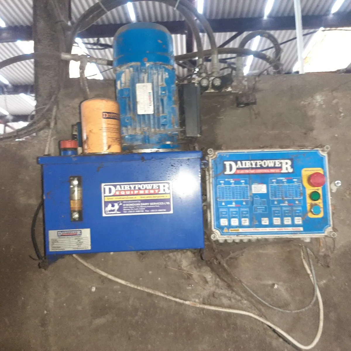 Dairy power scrapers and cubical mats - Image 1