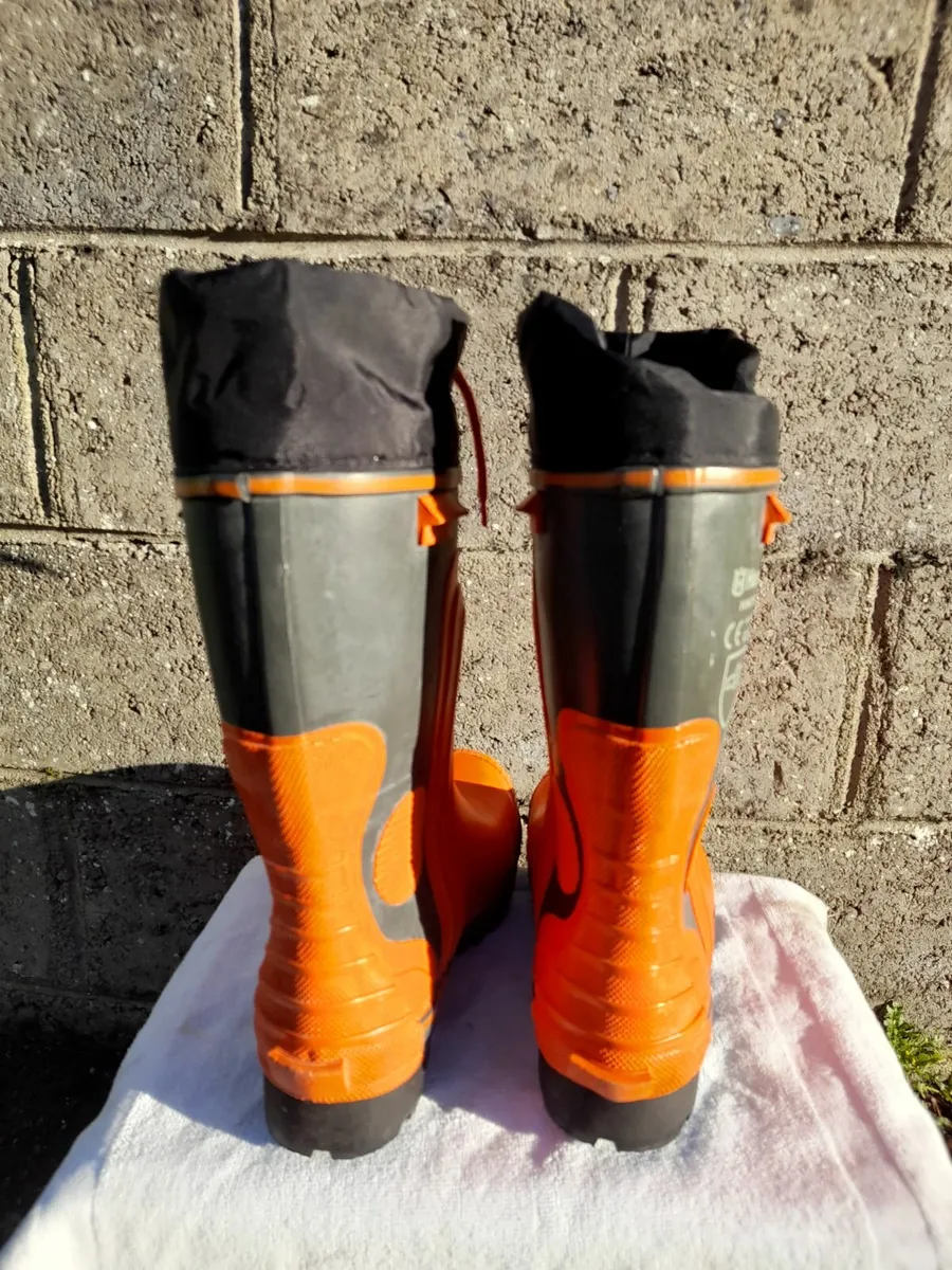 selling chainsaw boots - Image 2