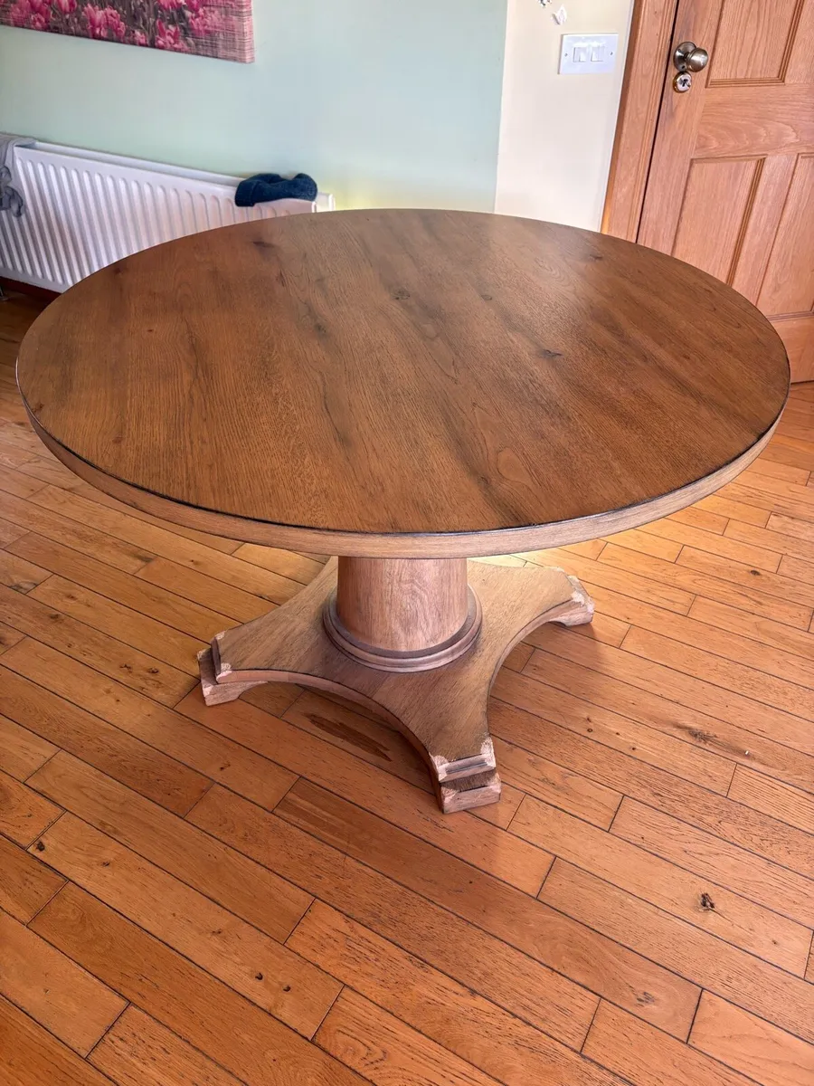 Circular table