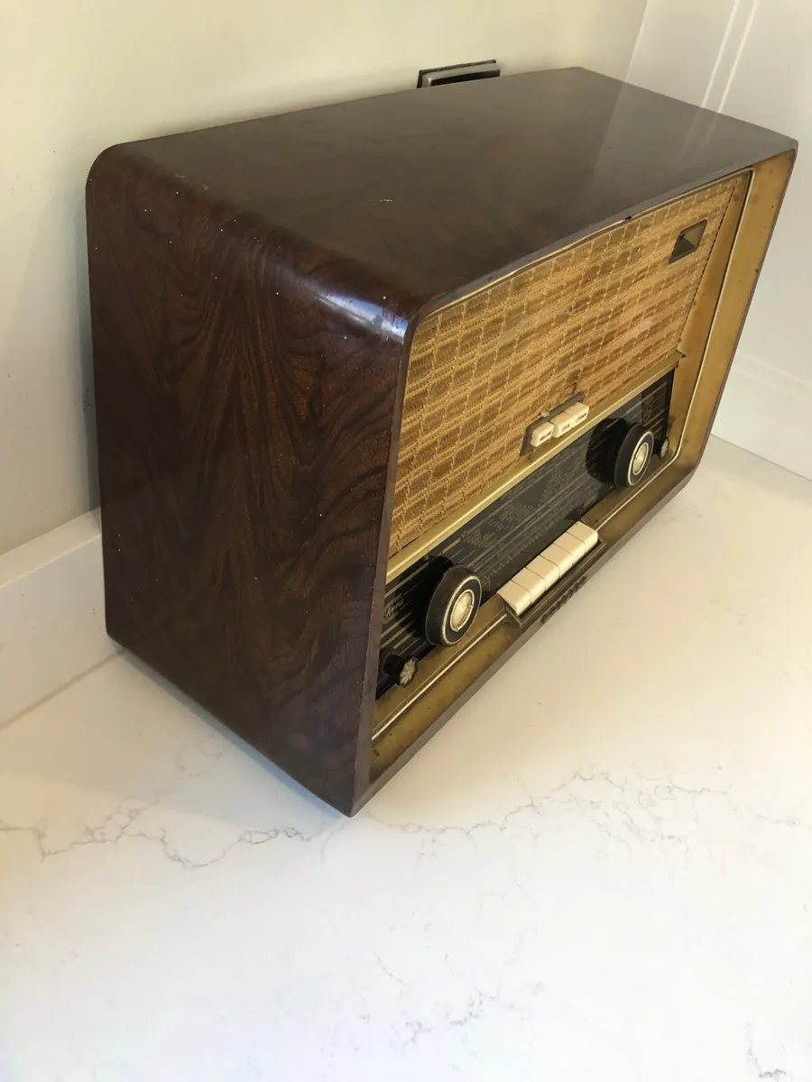 Antique Vintage radio - Image 3