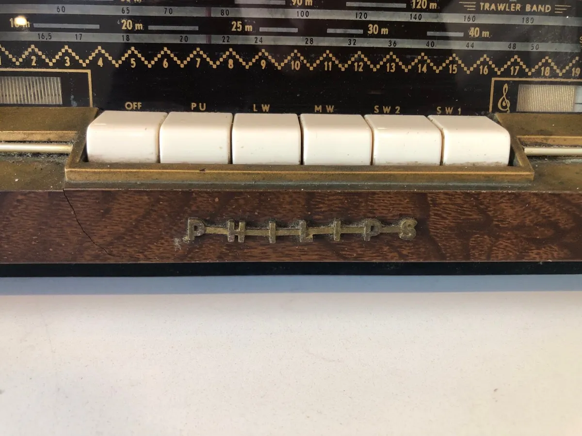 Antique Vintage radio - Image 4