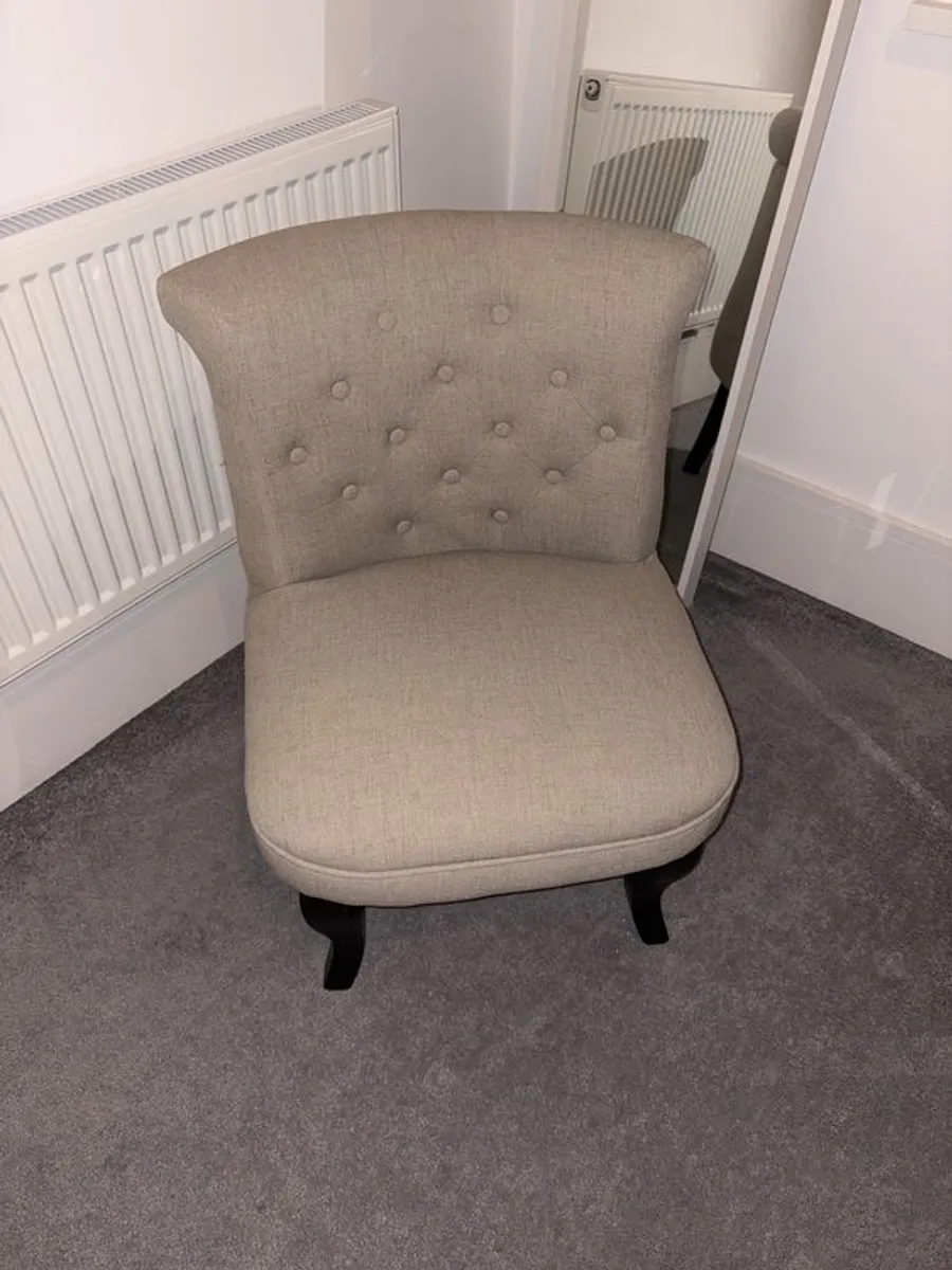 Accent chair - Image 1