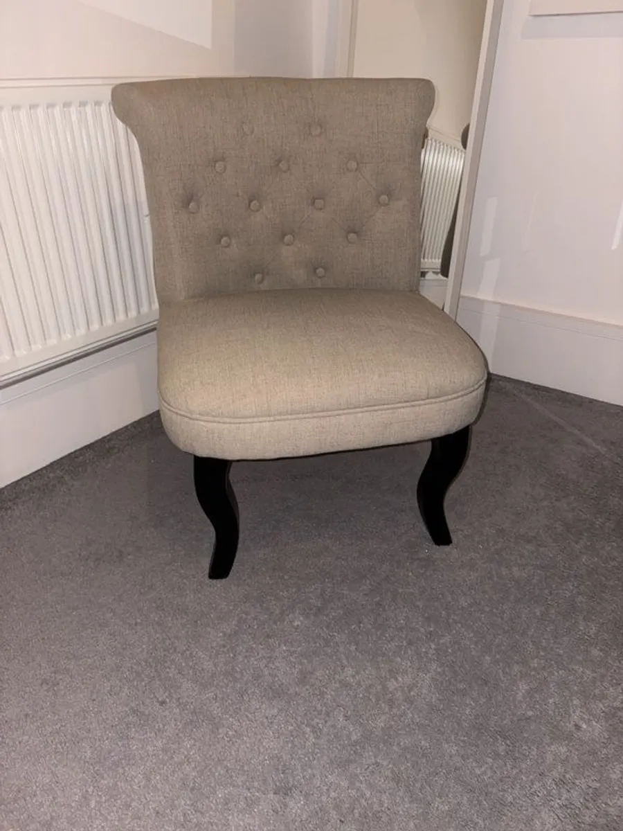 Accent chair - Image 2