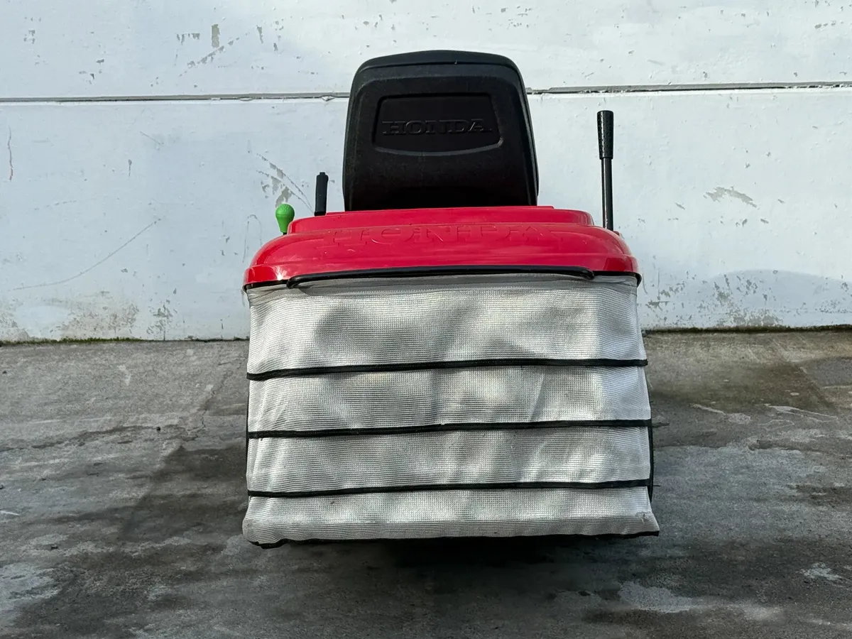 Used 2018 Honda HF2417 Lawnmower - Image 3