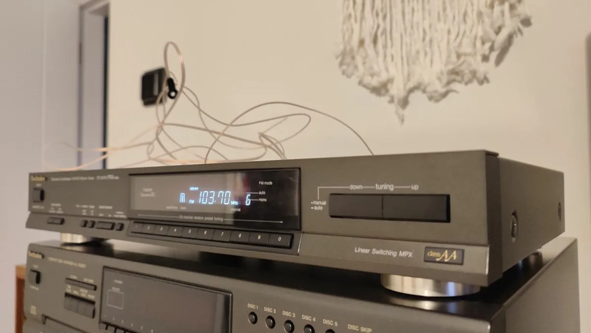 Technics ST-G470 Quartz AM/FM Stereo Tuner - Image 2