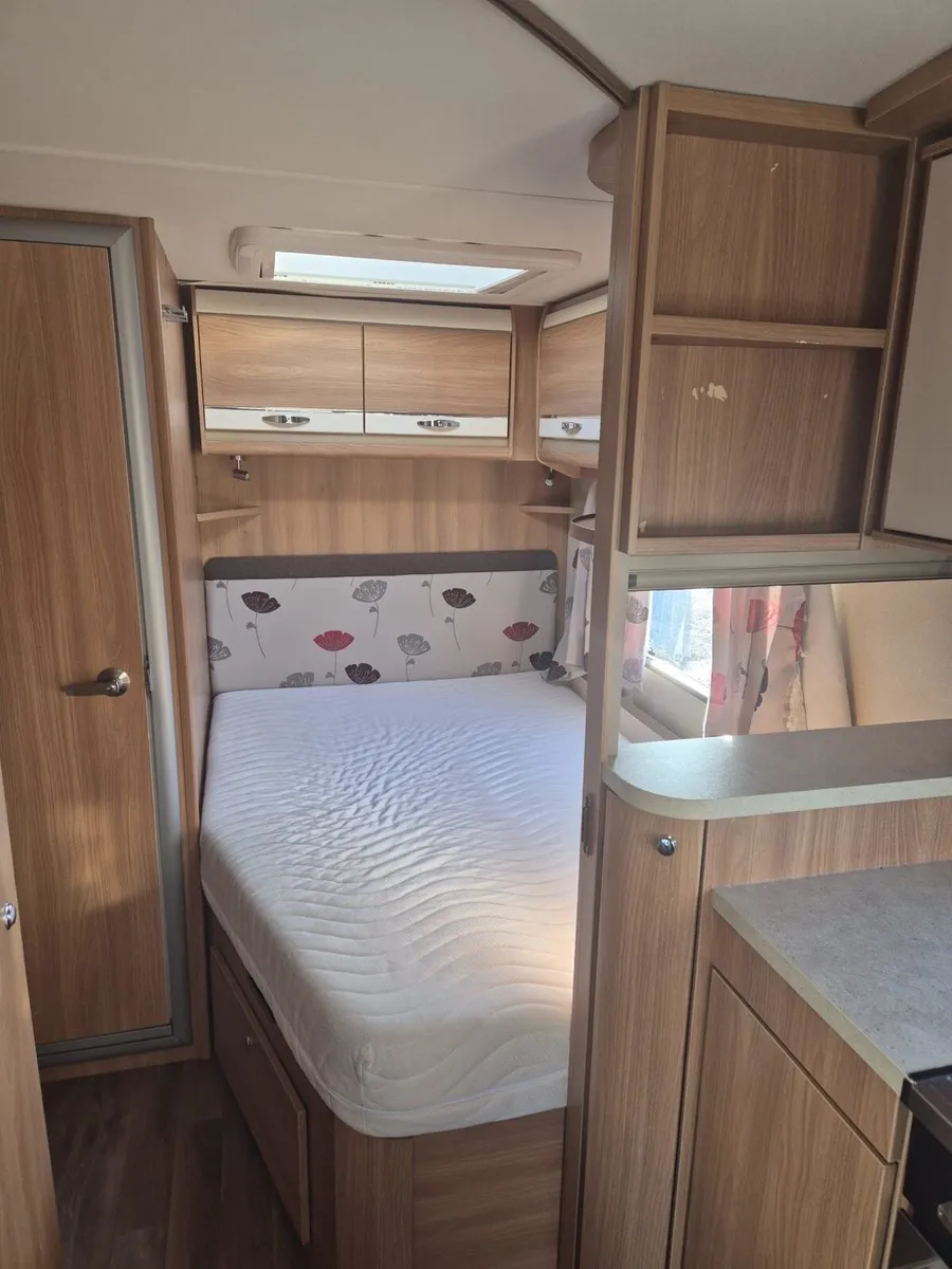 2014 Swift challenger 6 berth fixed bed - Image 4