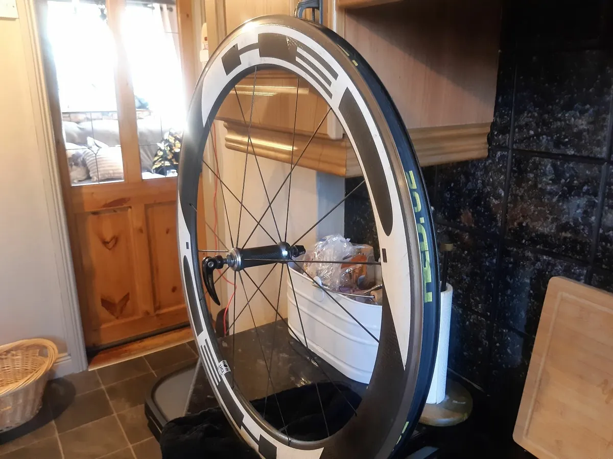Front carbon wheel - Image 1