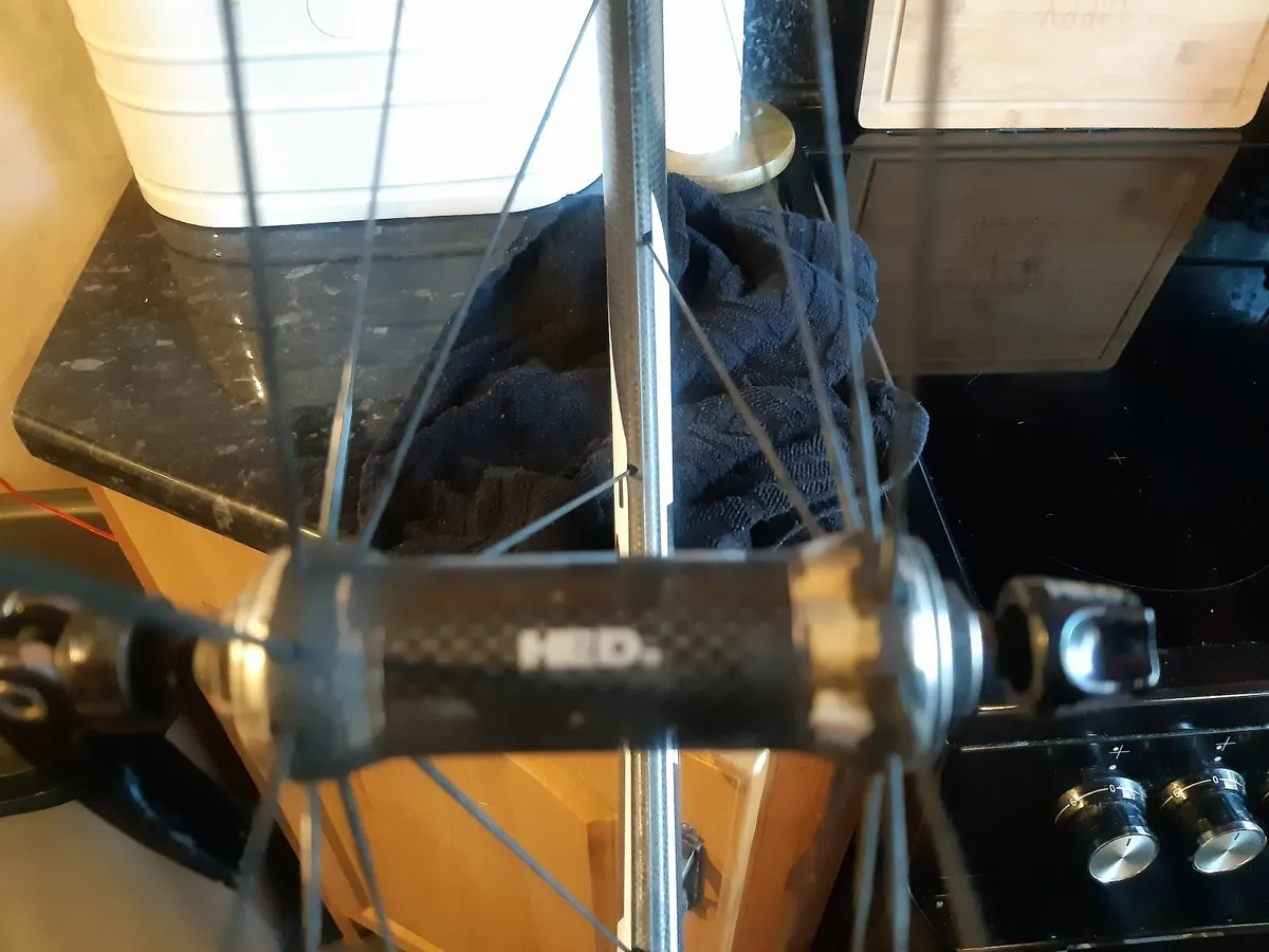 Front carbon wheel - Image 4