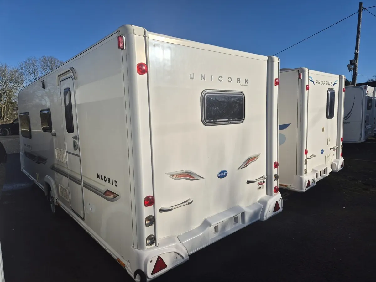 Bailey unicorn 4 berth caravan large end washroom - Image 2