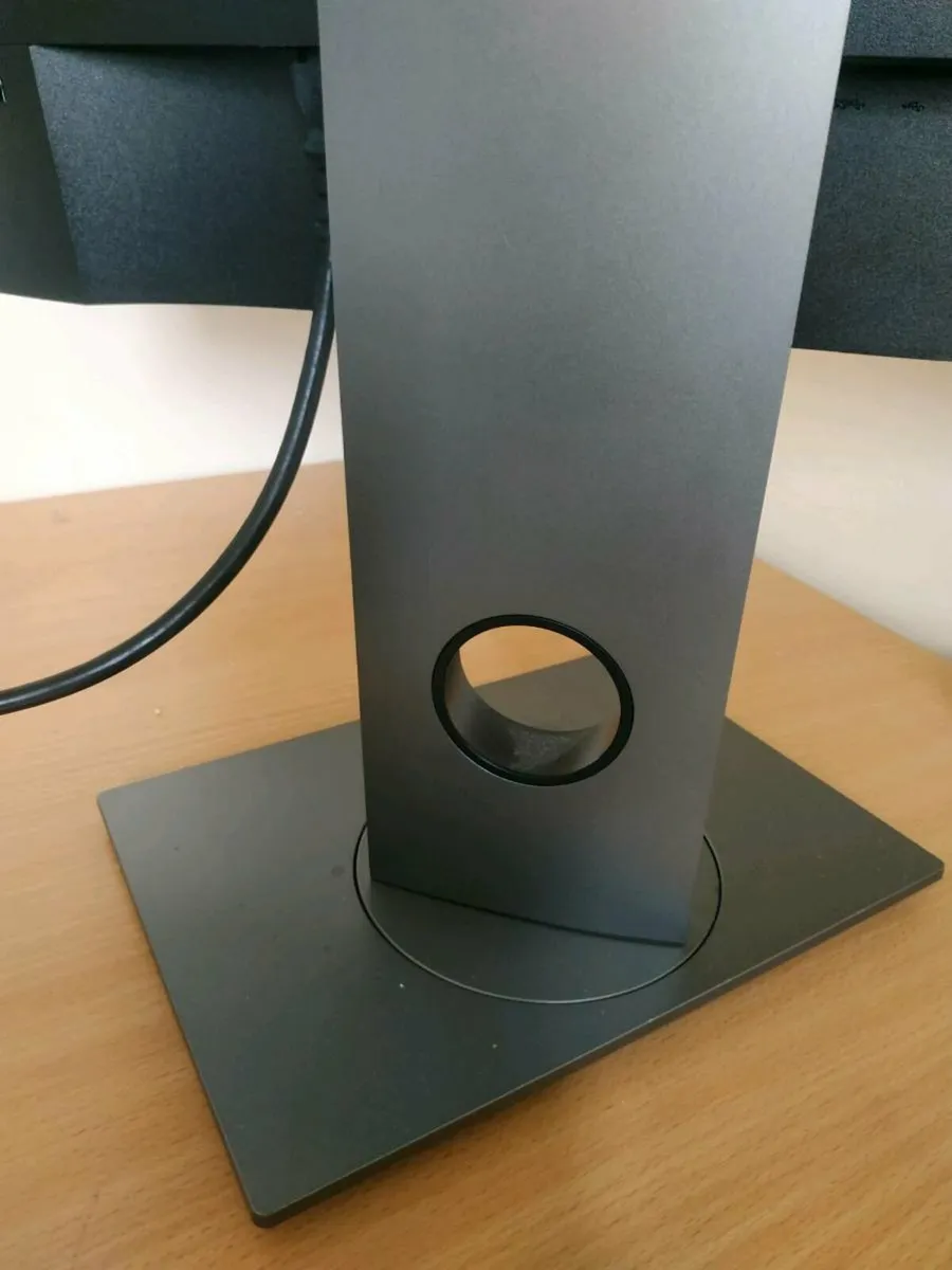 Dell 22" monitor, excellent condition. - Image 2