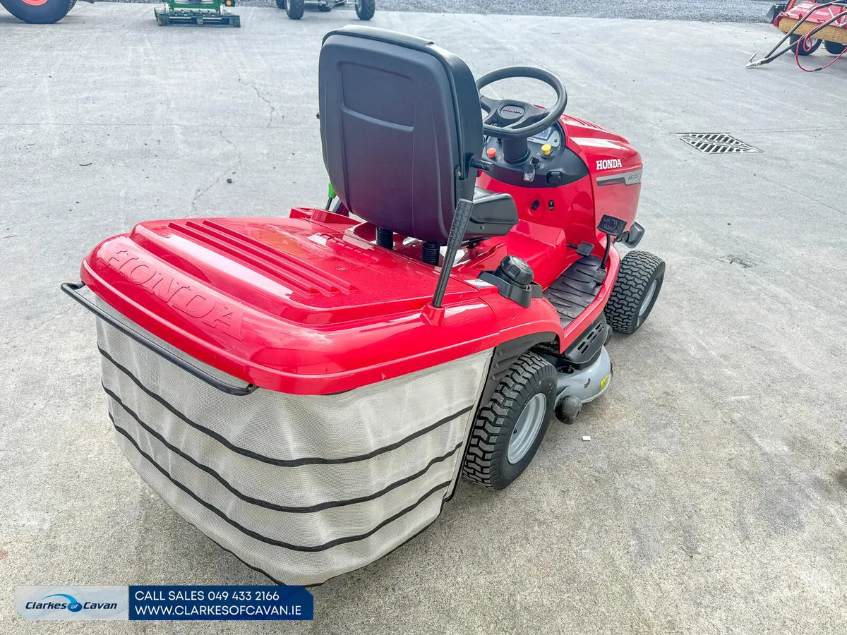 Used 2023 Honda HF 2417 Lawnmower - Image 4