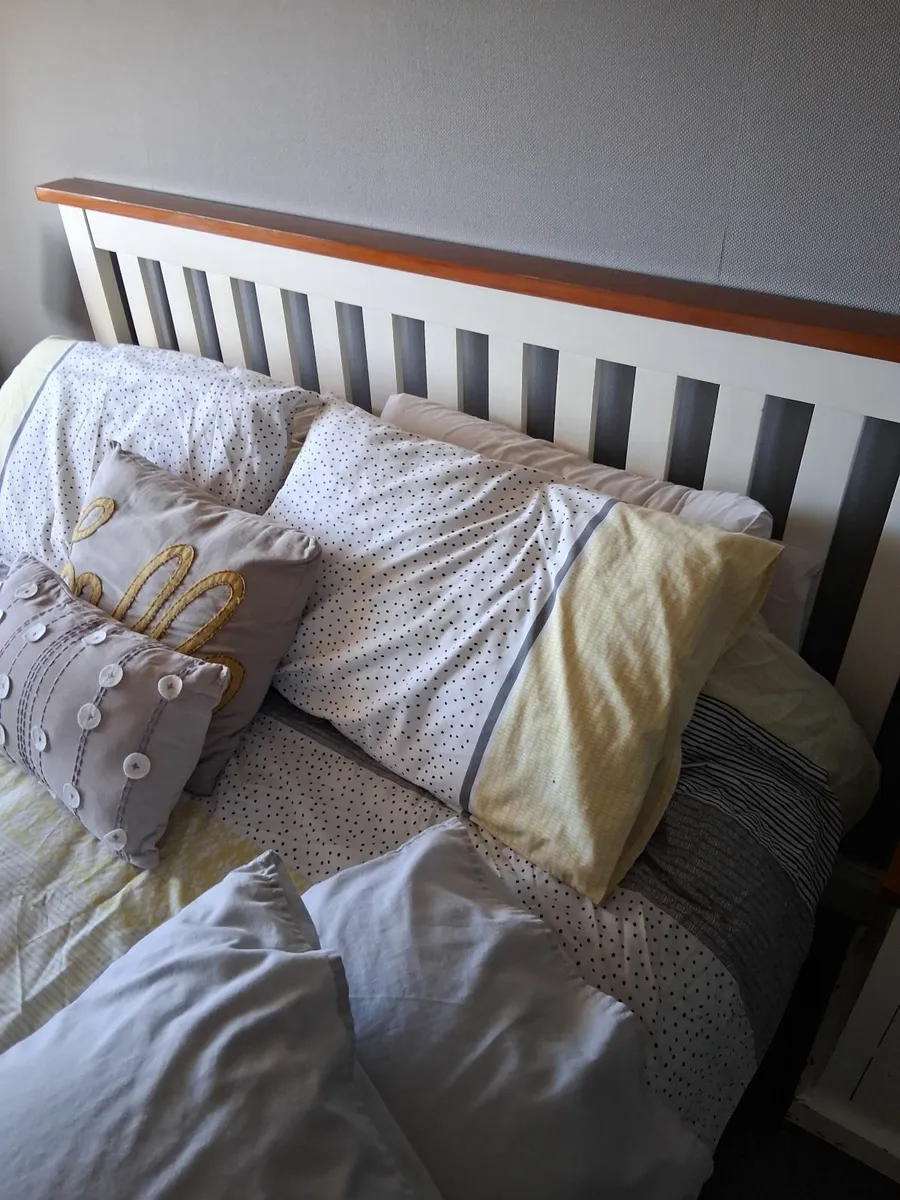 Bedroom furniture - Image 1