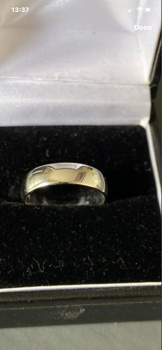 9ct White Gold Wedding Ring NEW - Image 1