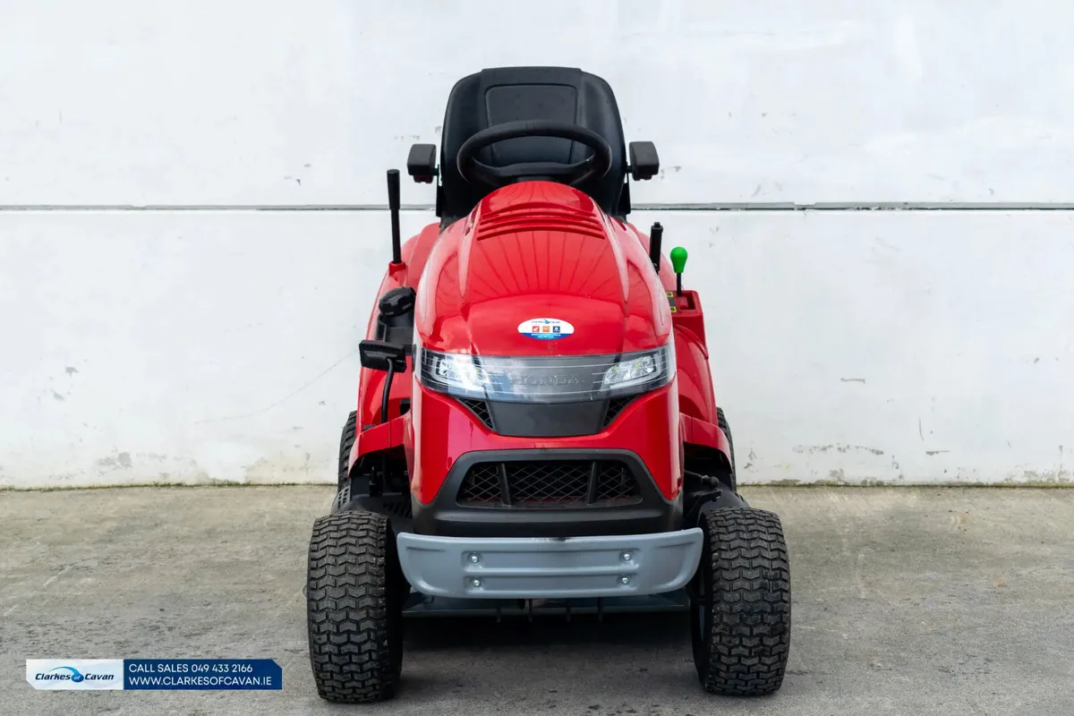 Used 2023 Demo Honda HF 2417 Lawnmower - Image 2