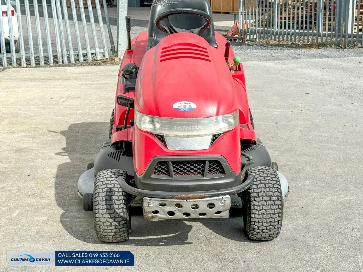Used 2016 Honda HF2622 Lawnmower - Image 2
