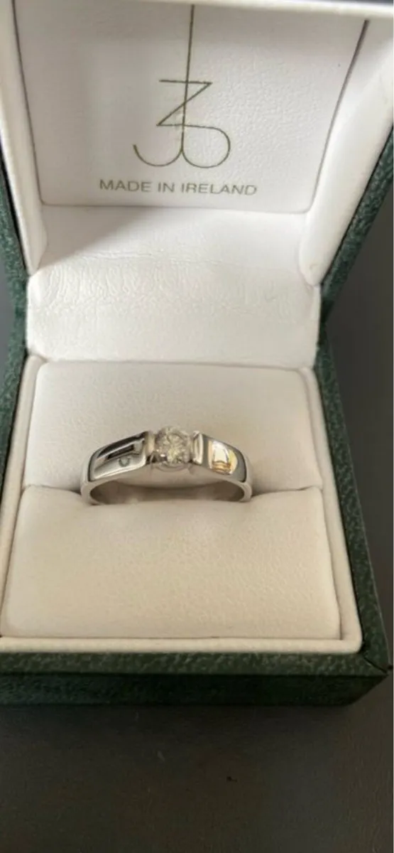 9ct White Gold Solitaire New - Image 1