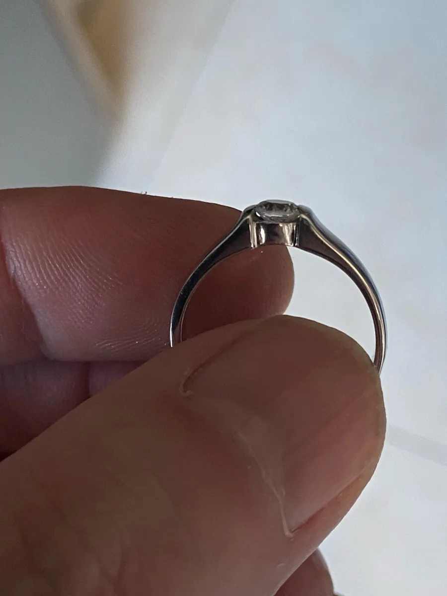 9ct White Gold Solitaire New - Image 3