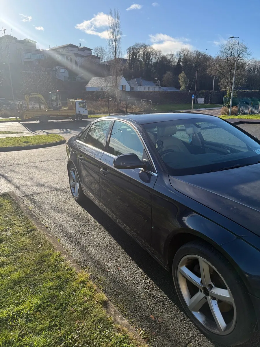 AUDI A4 2010 - Image 2