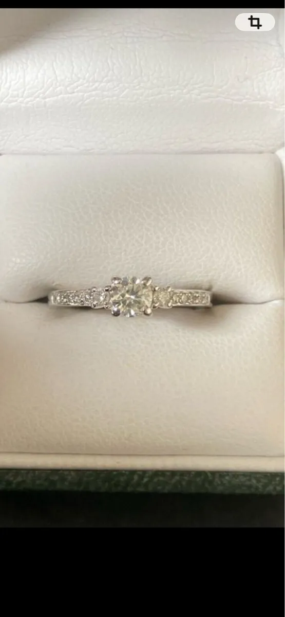 14ct Gold Natural Diamond engagement/Dress Ring - Image 1