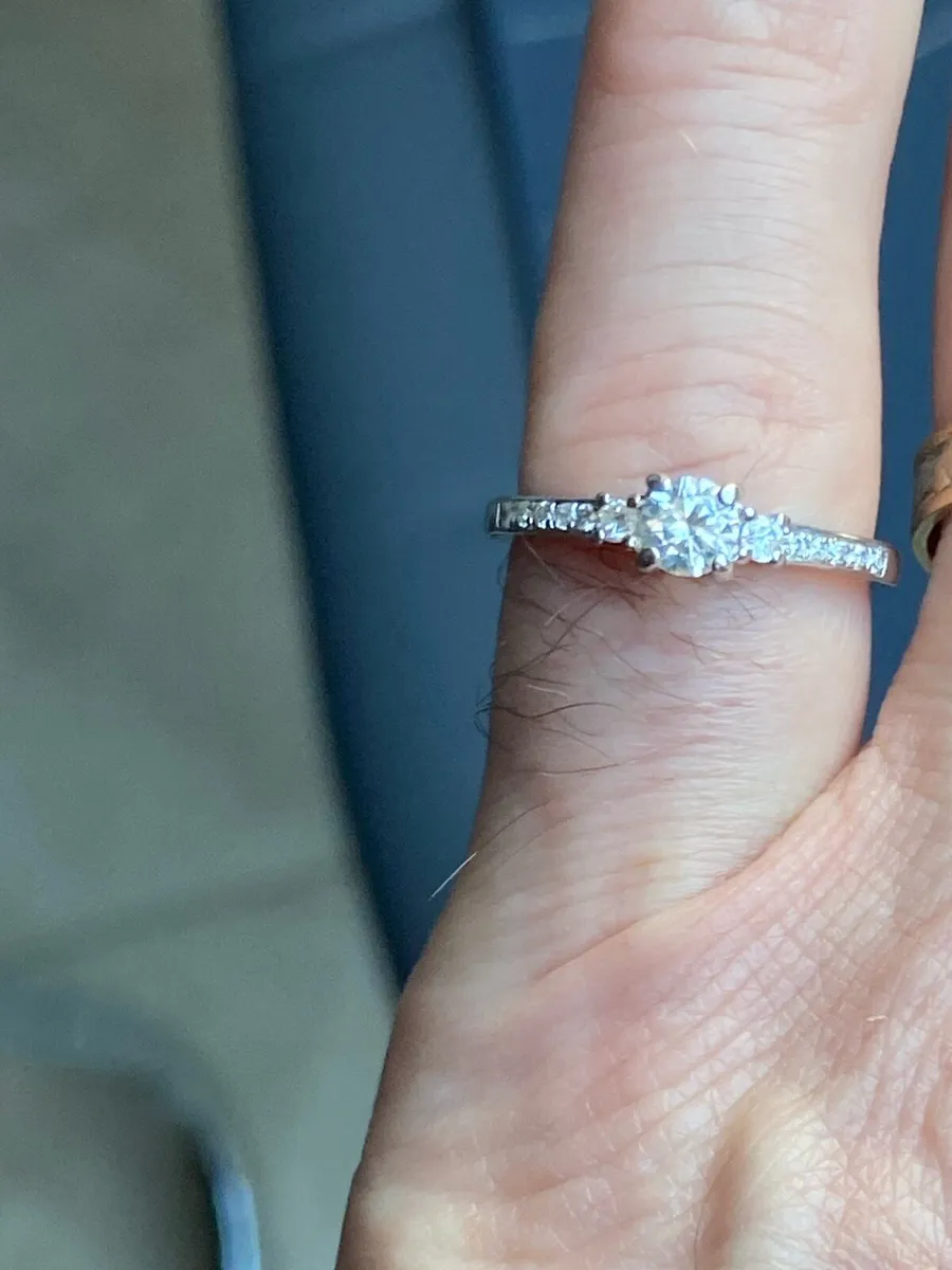 14ct Gold Natural Diamond engagement/Dress Ring - Image 4