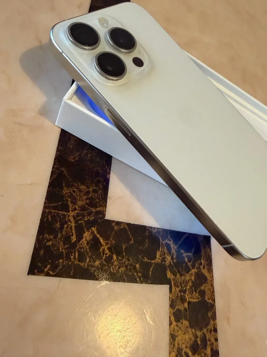 iPhone 15 pro 128 gb titanium white - Image 3