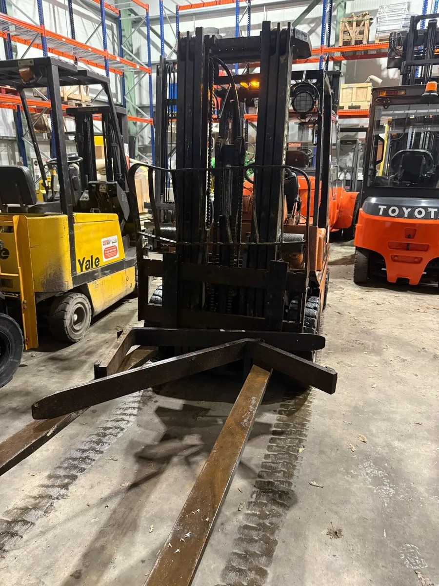 Forklift - Image 4