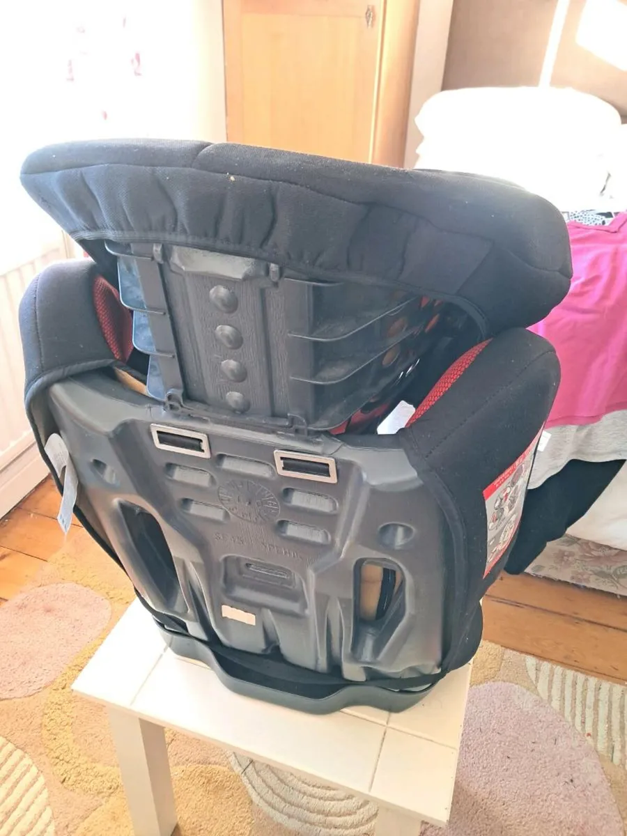 Child car Seat - Image 1