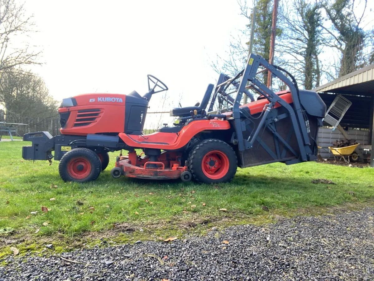 G26 Kubota high tip 54ins cut - Image 1