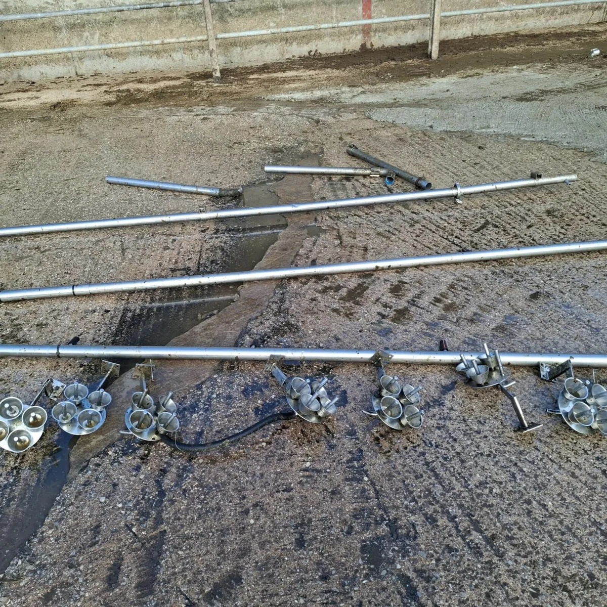 Wash line & cluster holders - Image 2