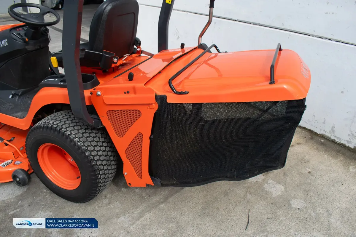 Used 2023 Kubota GR2120 Lawnmower - Image 3