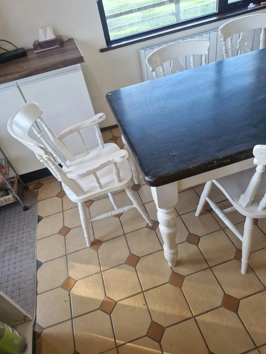 Kitchen table and 6 Chairs - Image 1