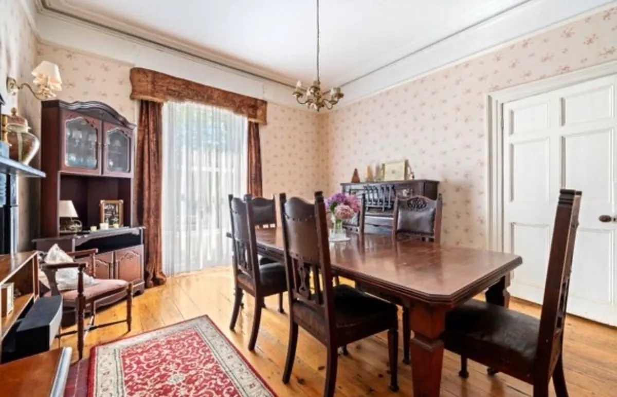 Dining room table and chairs - Image 2