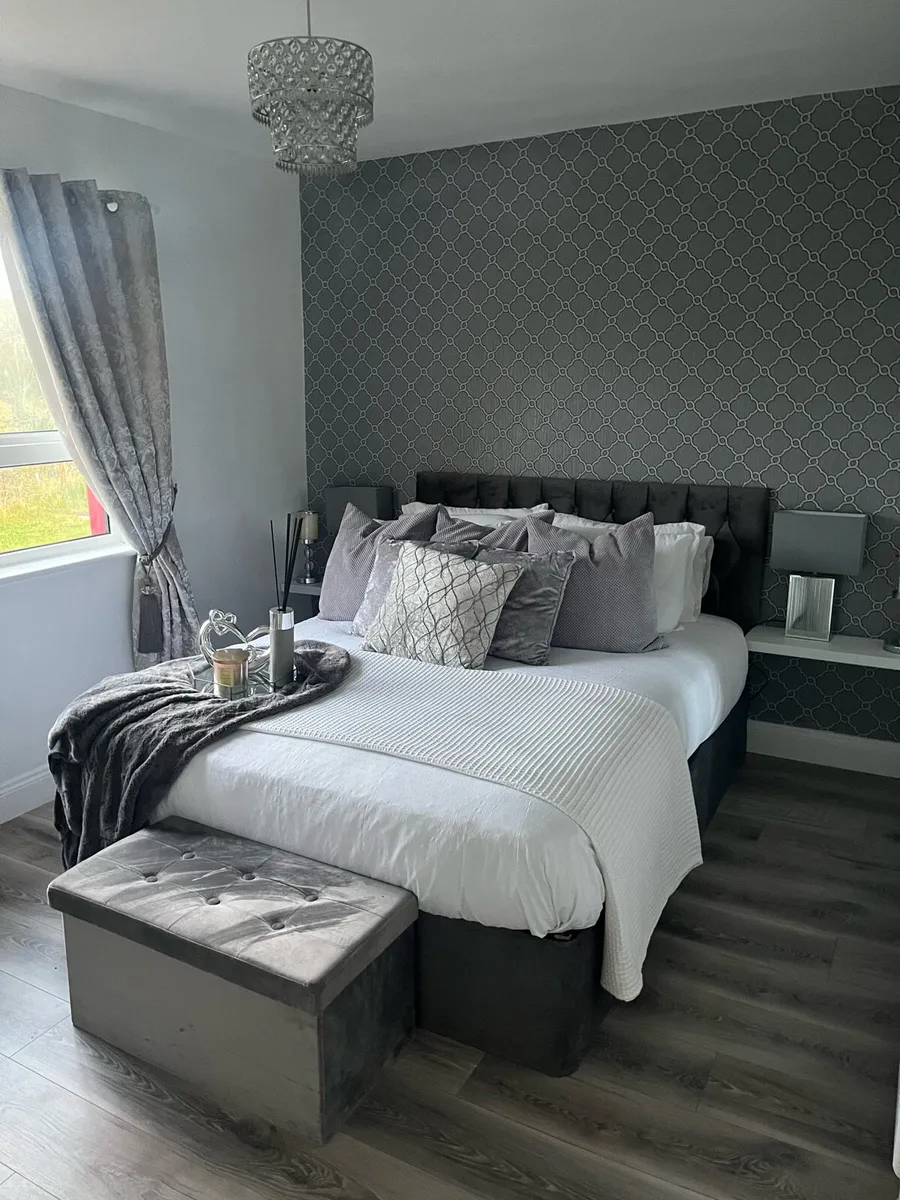 Divan Bed immaculate condition