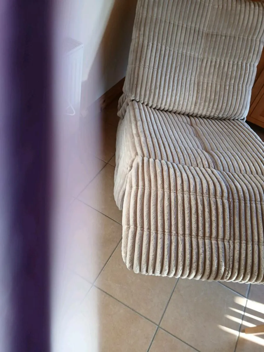 Reclining chair with phone holder - Image 4