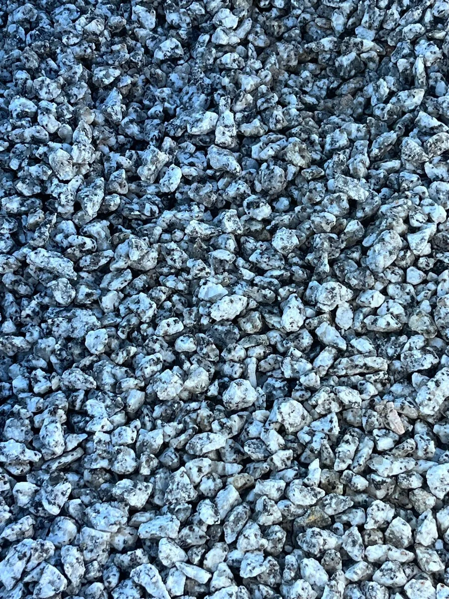 Limestone Cobbles & Granite Chipping - Image 4