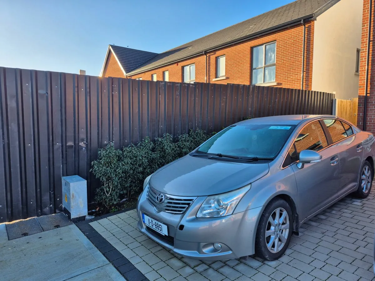 Toyota Avensis 2011 - Image 1