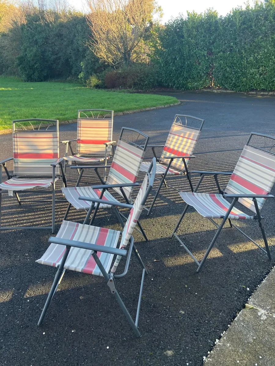 6 Outdoor chairs - Image 1