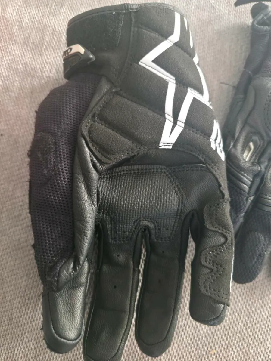 Motorbike Gloves - Image 3