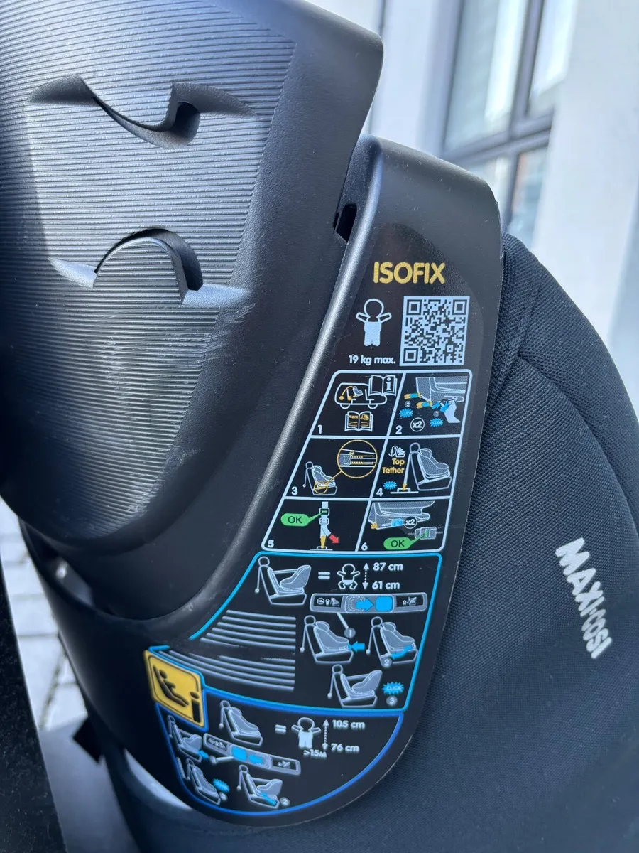 Maxi cosi titan car seat with isofix 2 - Image 1