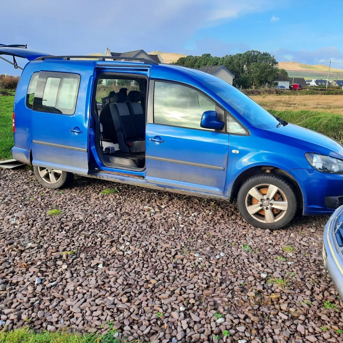 Volkswagen Caddy 2011 - Image 2