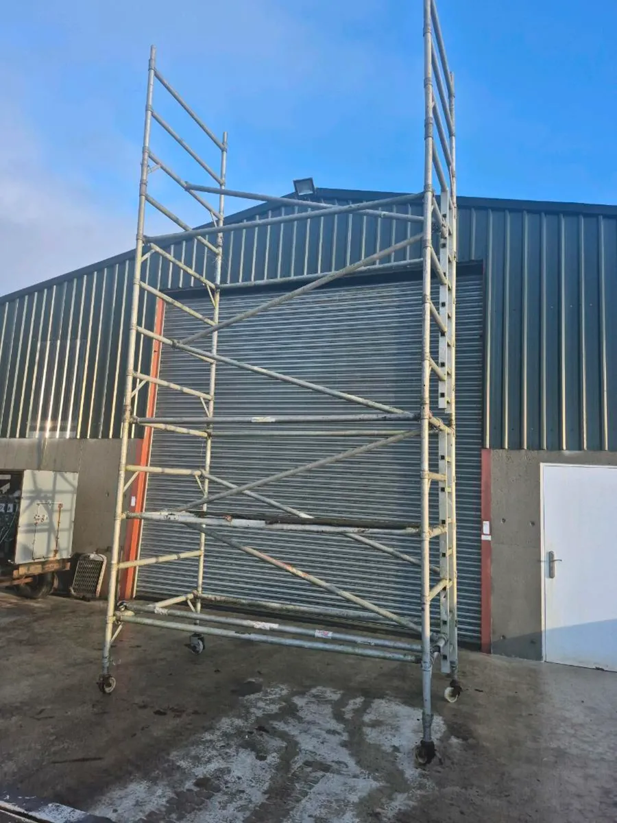 Aluminium scaffolding tower - Image 1