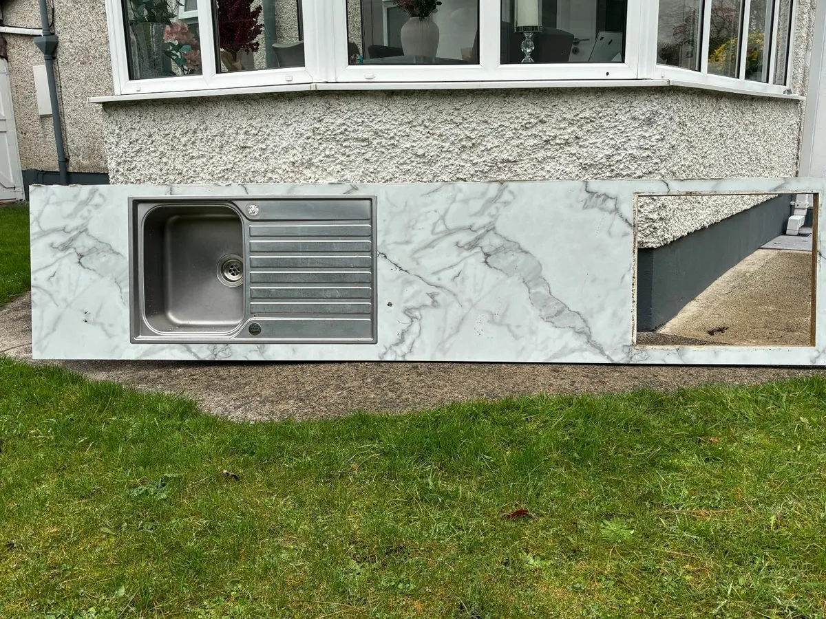 Kitchen work top + sink