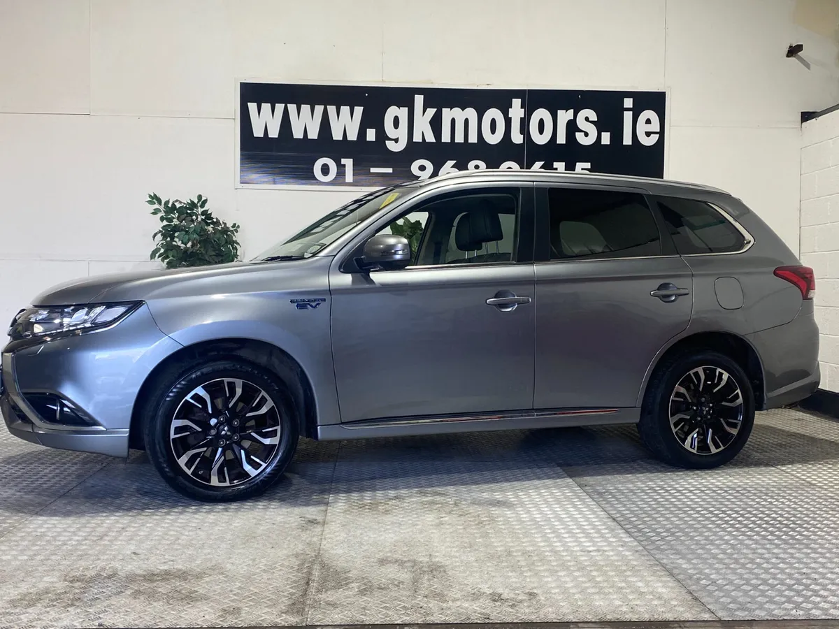 Mitsubishi Outlander 2016//PHEV//FINANCE AVAILABLE - Image 2