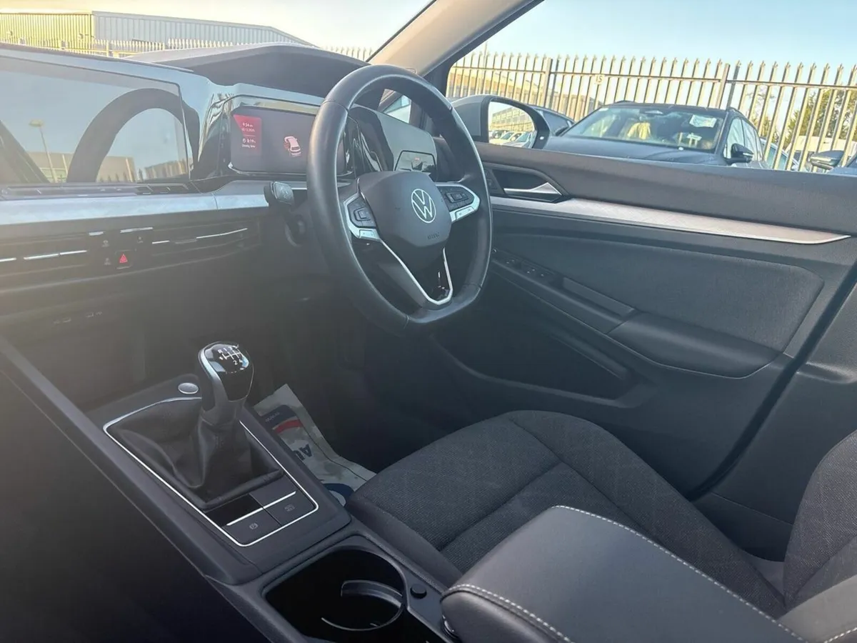 Volkswagen Golf 1.0 TSI 110HP Life - Image 3