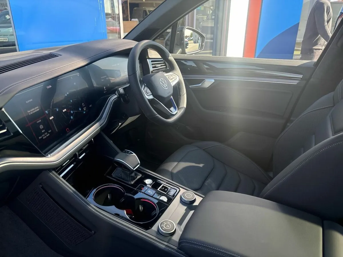 Volkswagen Touareg 3.0 TSI PHEV 462HP R - Image 3