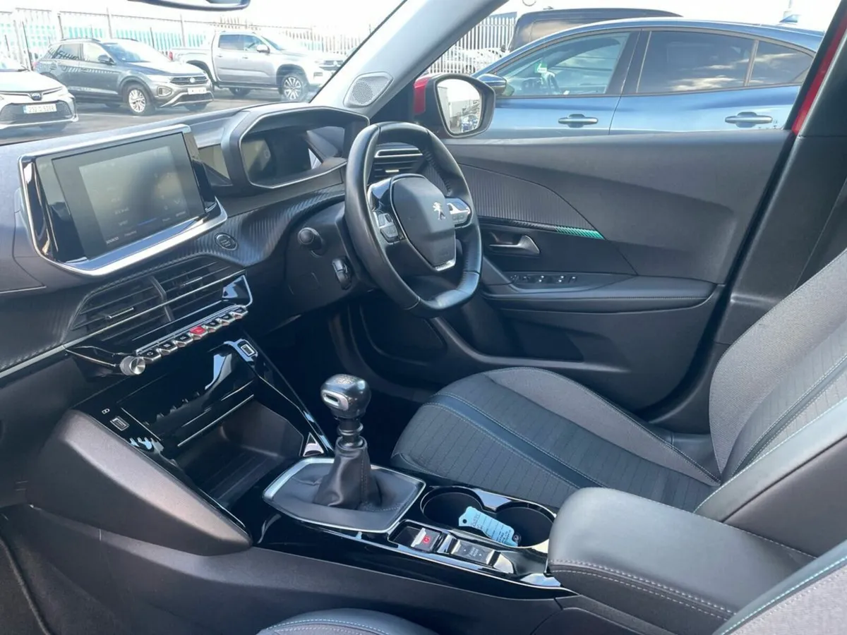 Peugeot 2008 1.5 BlueHDI 110bhp Allure - Image 2
