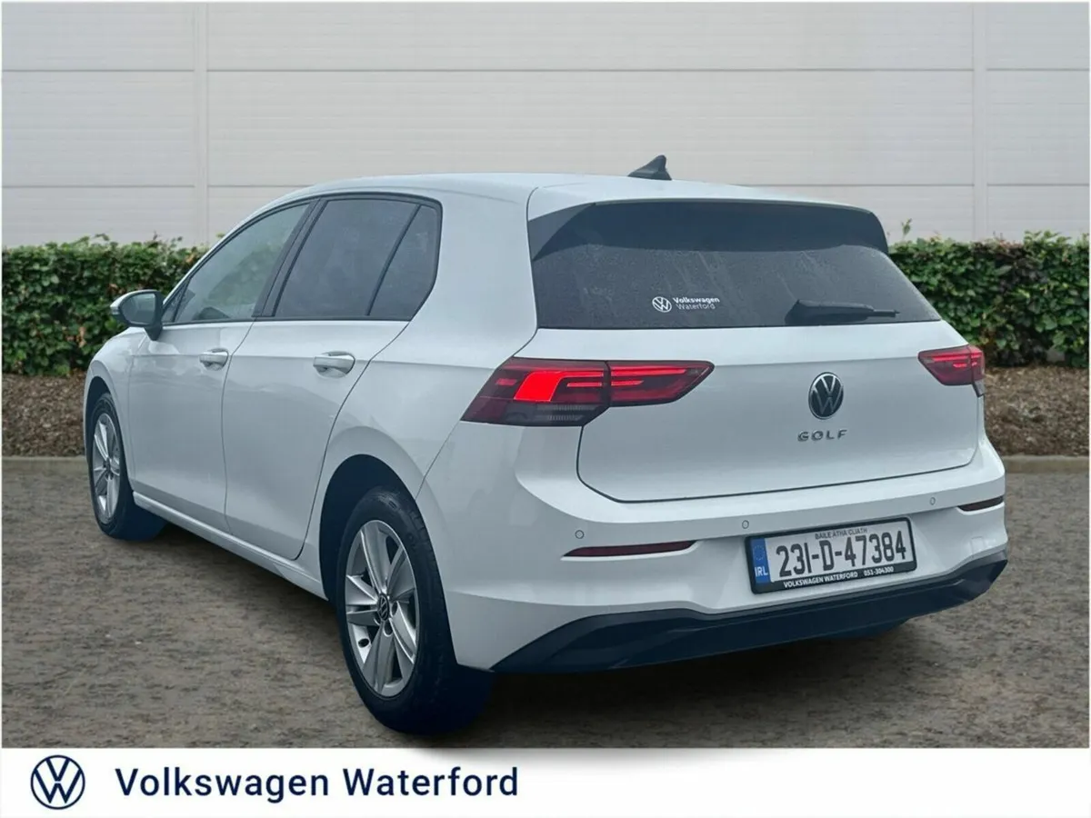 Volkswagen Golf 2.0 TDI 115HP Life - Image 4