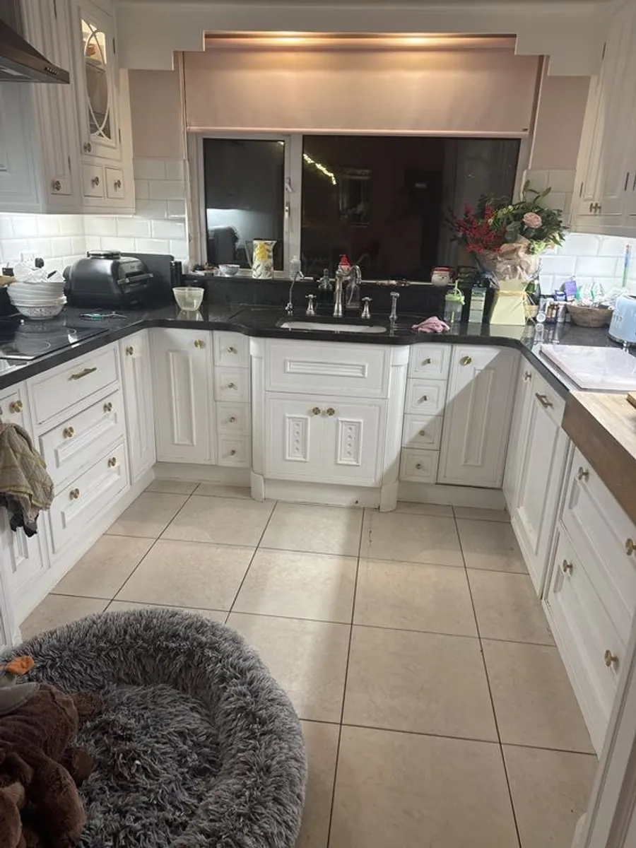 Wow!! Designer wood kitchen and granite and appliances - Image 1